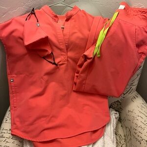 Figs scrubs HOT CORAL set xxs/xs